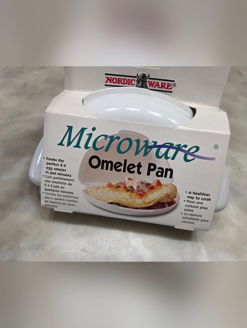 Nordic Ware White Microware Omelet Pan New.